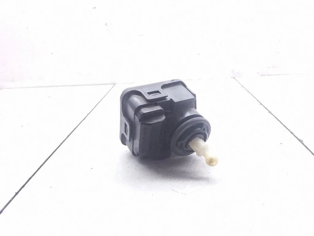 Headlight level adjustment motor – Audi A6 Allroad C5 (1999-2005)
