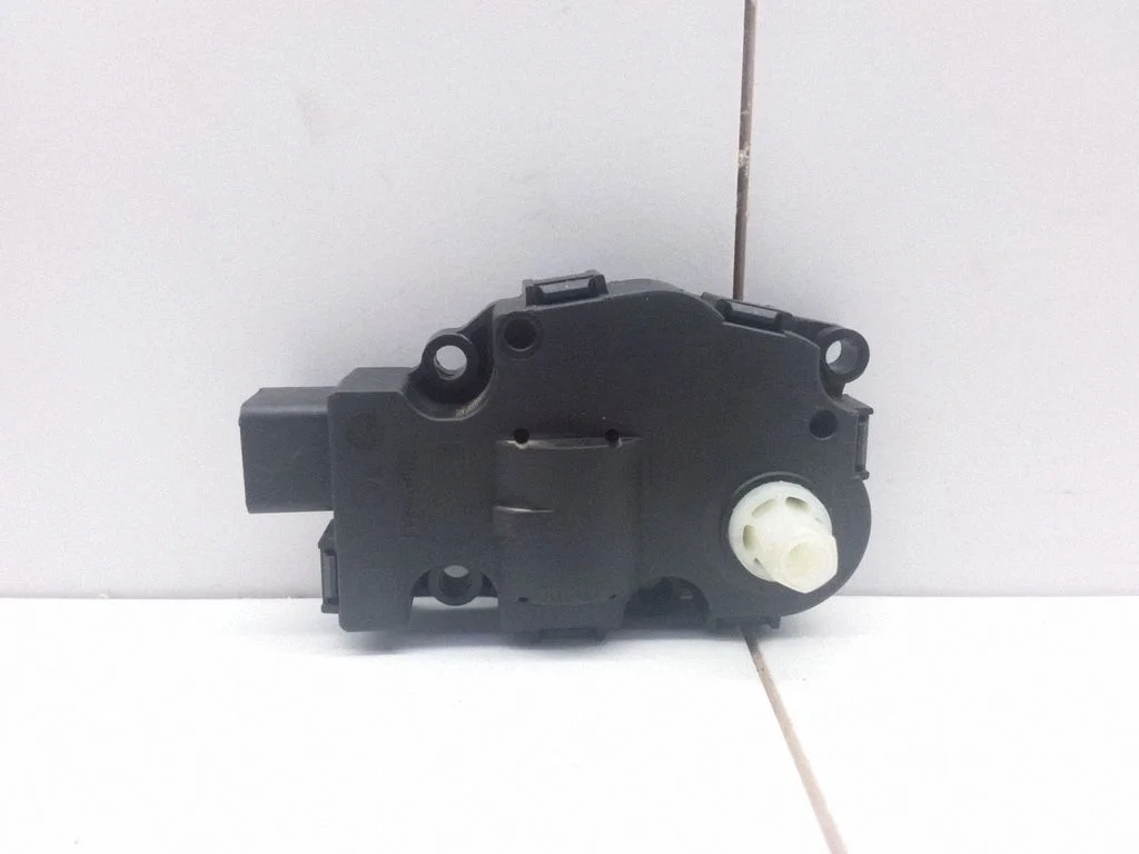 A/C air flow flap actuator/motor – Mercedes-Benz R-Class W251 (2005-2013)