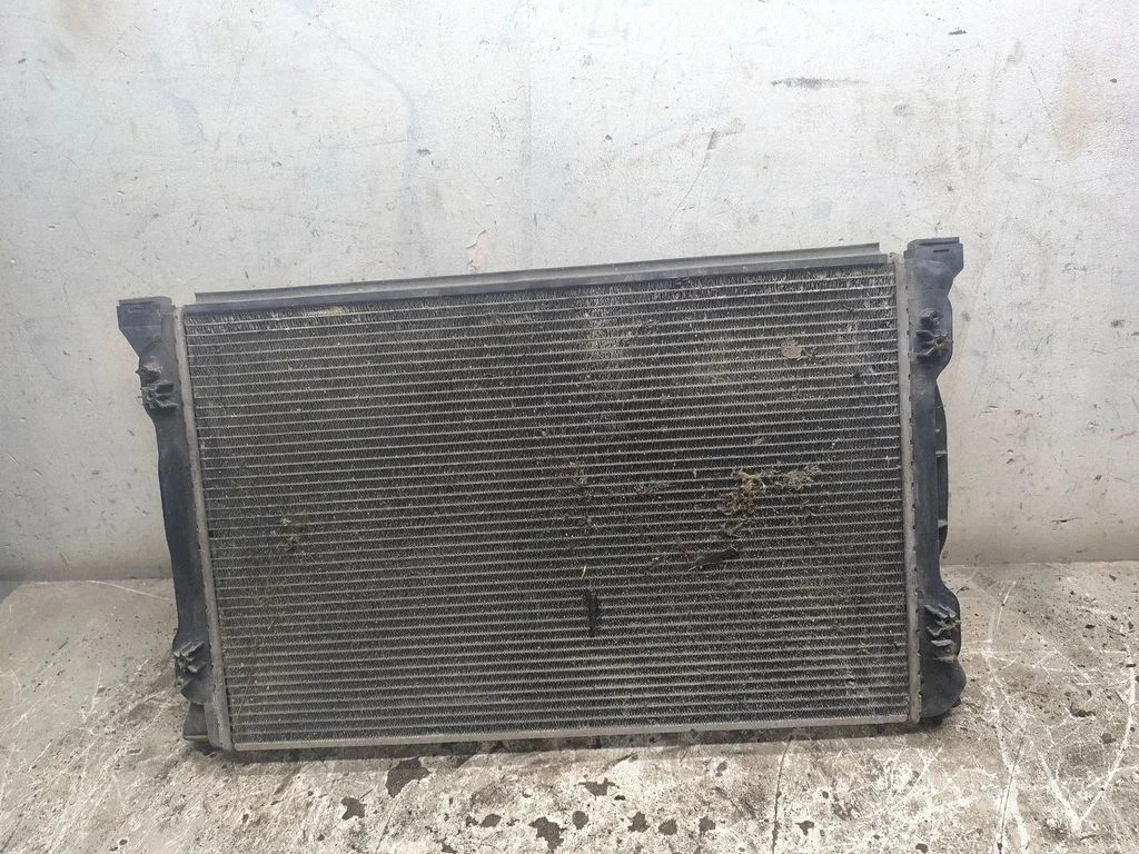 Jahutusvedeliku radiaator 8E0121251