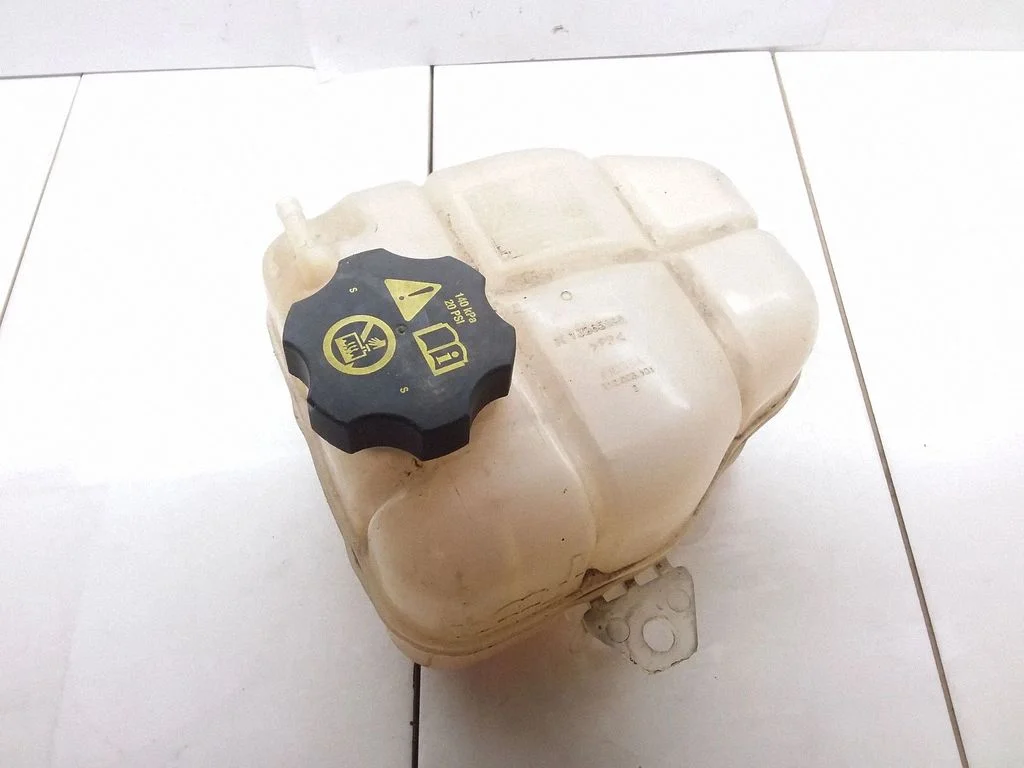 Coolant expansion tank/reservoir 13265592