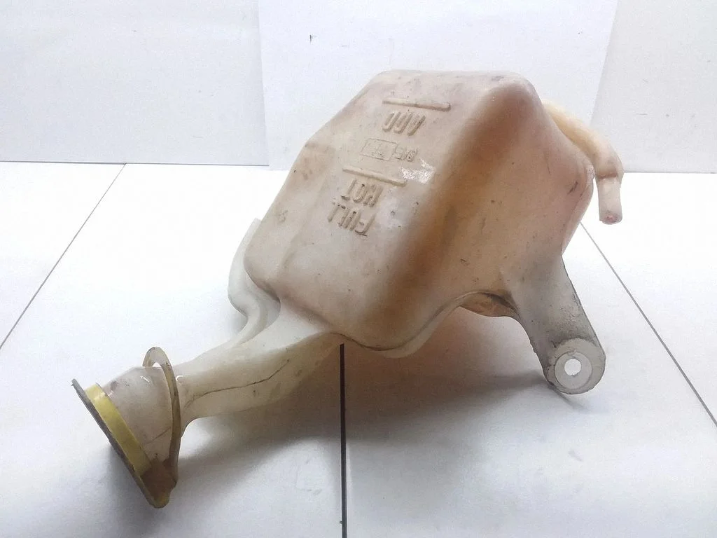 Coolant expansion tank/reservoir 05278709AG