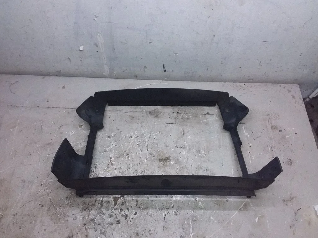 Radiator cooling fan shroud 51826358