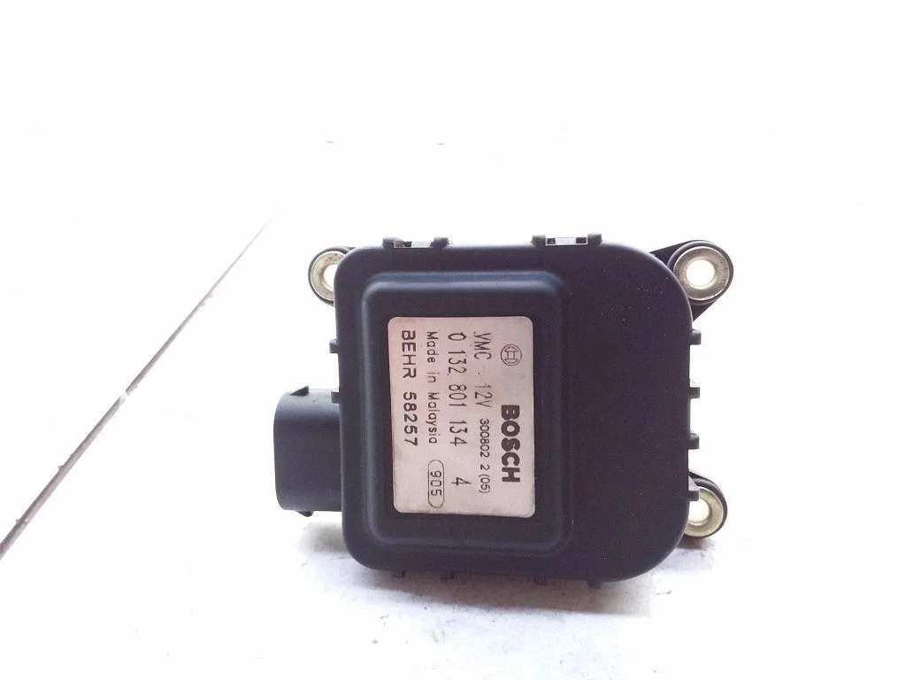 Ieplūdes kolektora vārsta motoriņš 0132801134