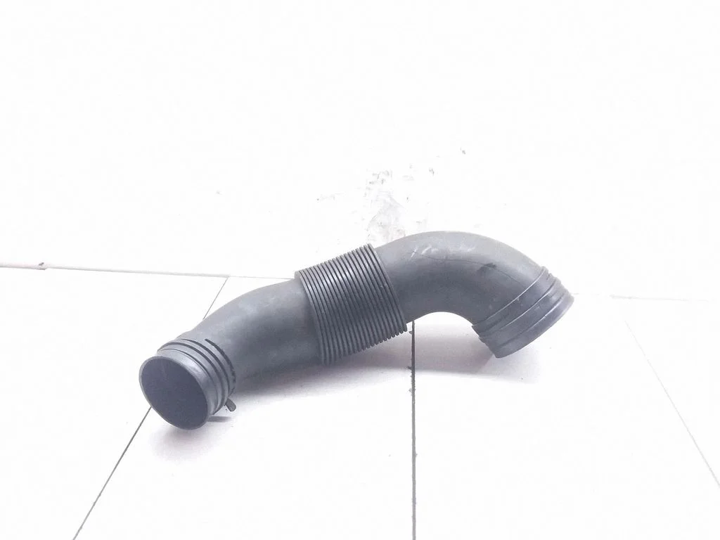 Air intake hose/pipe 7L6129627F