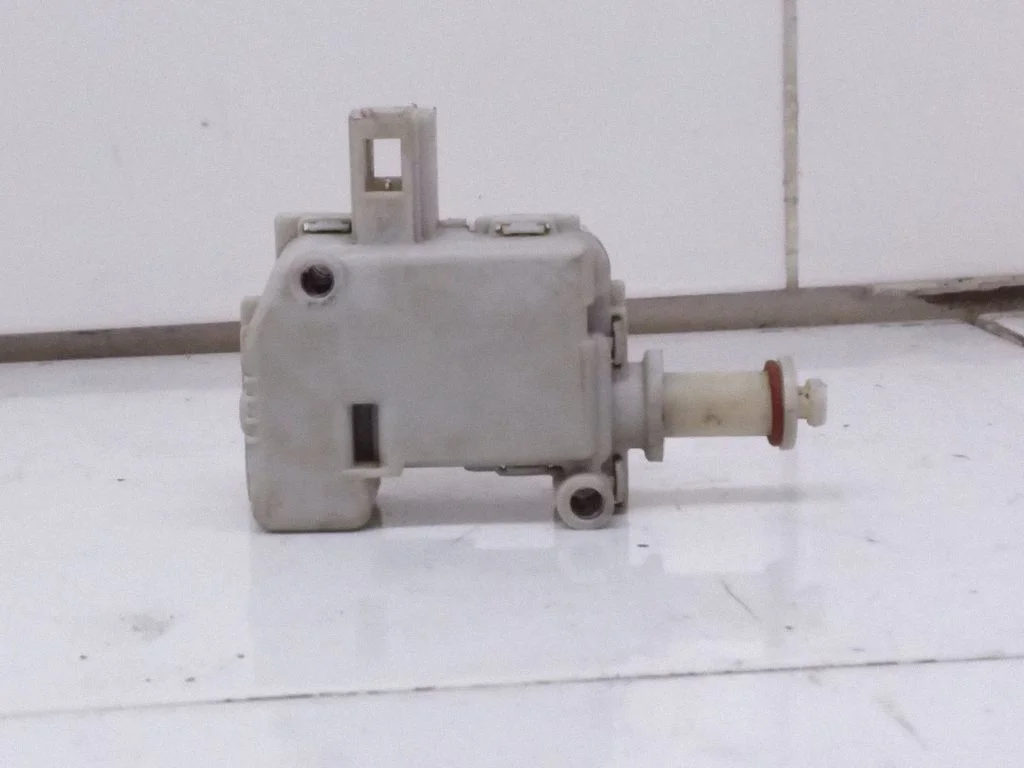 Fuel tank cap lock 3B0959782