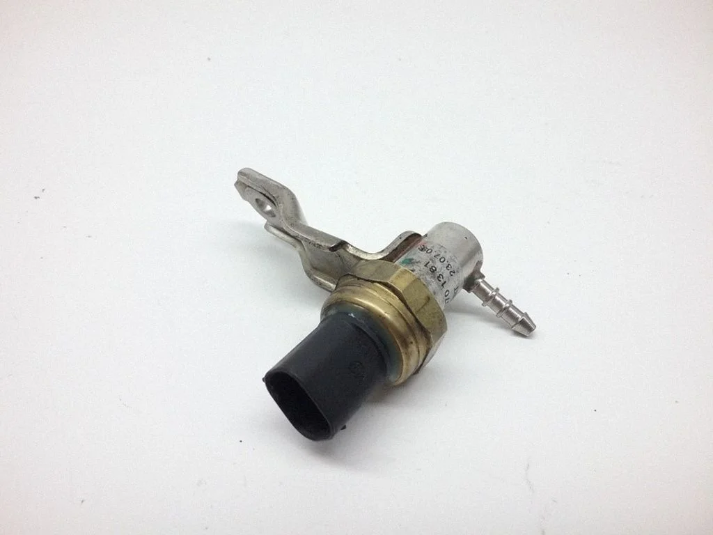 Fuel pressure sensor – Mercedes-Benz E-Class C207 W207 (2009-2017)