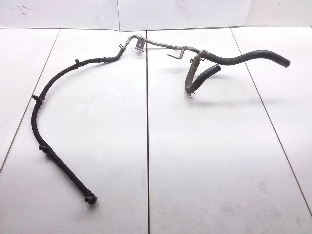 Fuel injector supply line/pipe