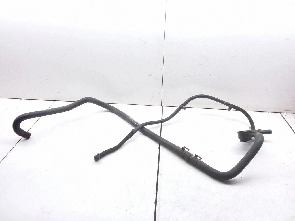 Fuel injector supply line/pipe