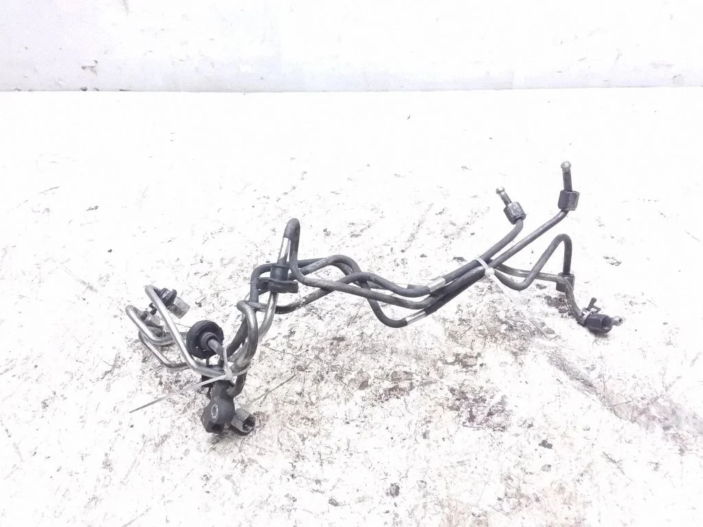 Fuel injector supply line/pipe