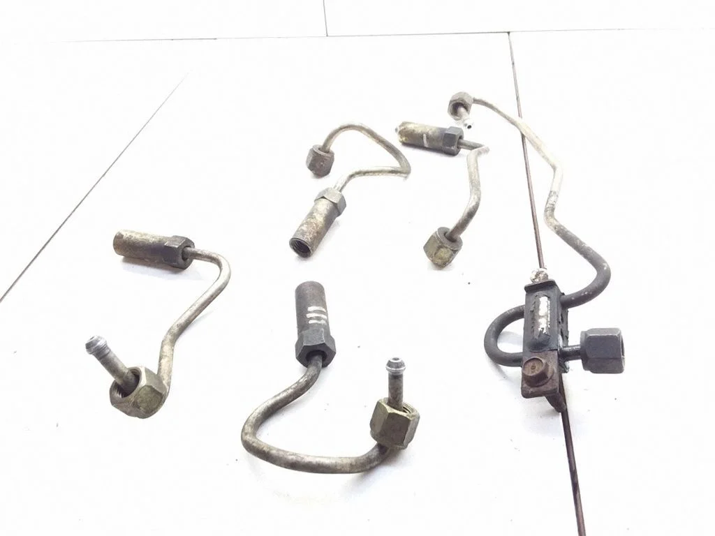 Fuel injector supply line/pipe – Nissan Primera (2002-2007)