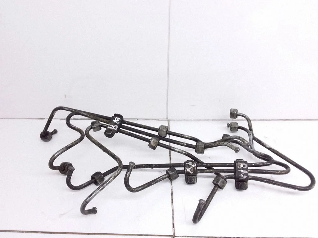 Fuel injector supply line/pipe