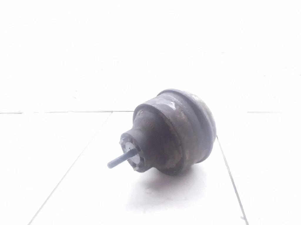 Dzinēja spilvens – Audi A4 S4 B5 8D (1994-1999)