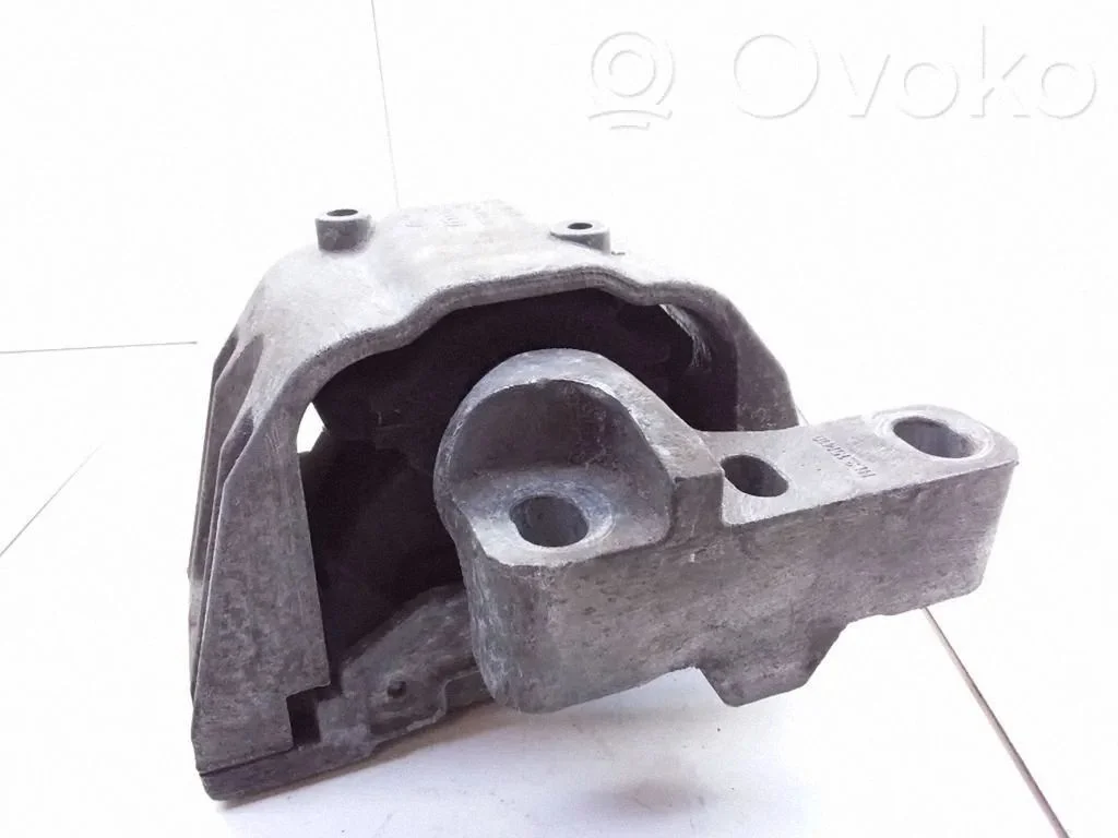 Dzinēja spilvens – Volkswagen Bora (1998-2005)