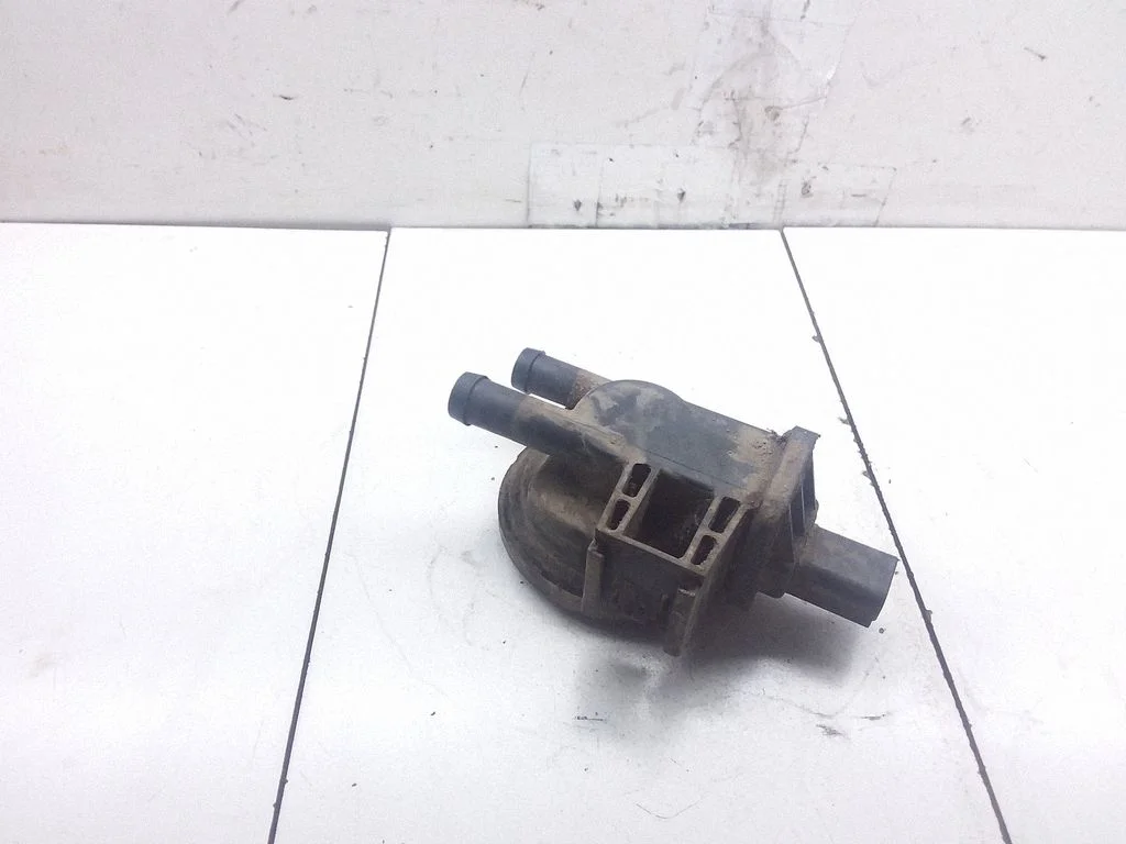 Vacuum valve 04891427AB