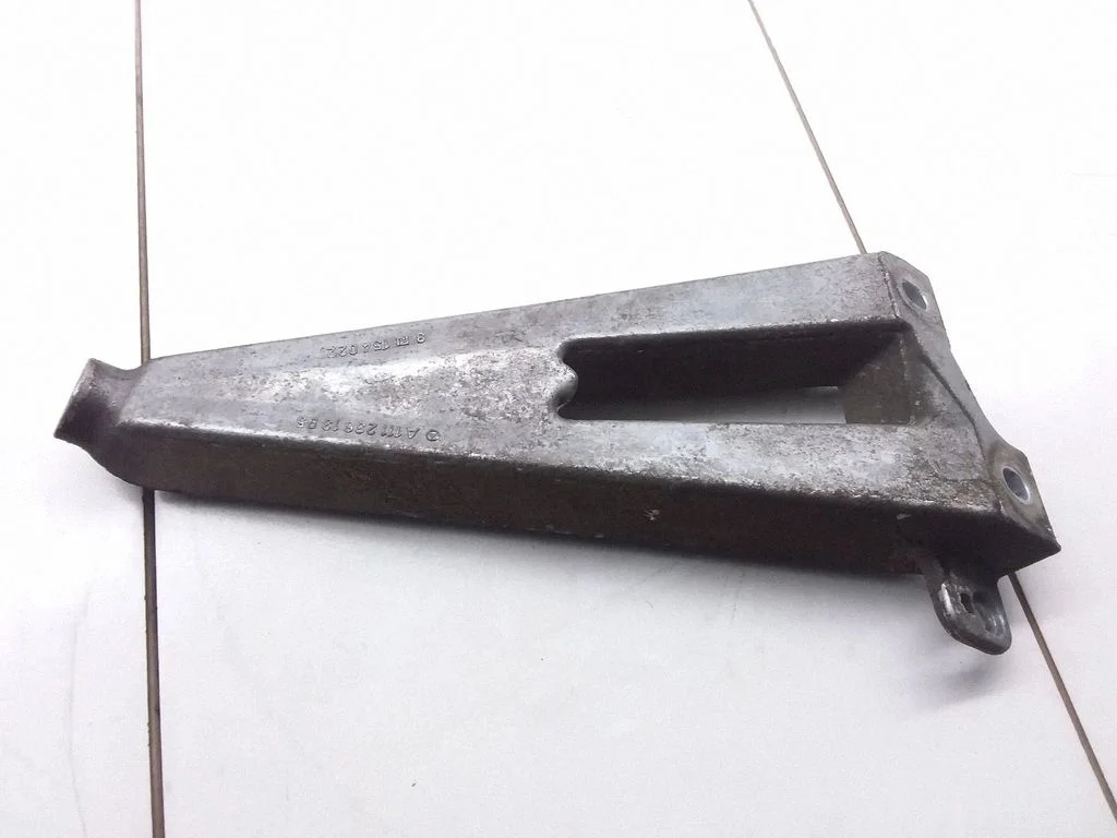 Engine mounting bracket – Mercedes-Benz CLK-Class A208 C208 (1997-2002)
