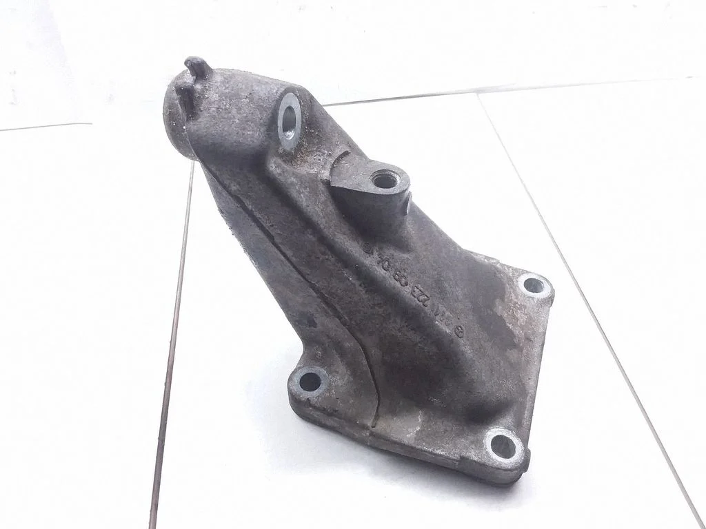 Engine mounting bracket – Mercedes-Benz CLK-Class A208 C208 (1997-2002)