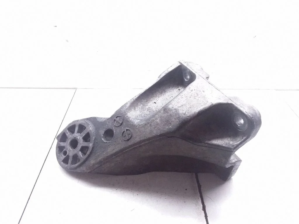 Engine mounting bracket 7L6199308