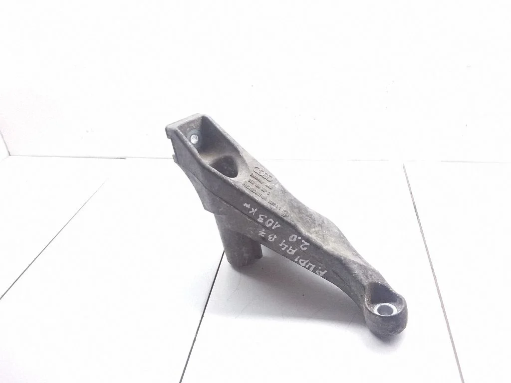 Engine mounting bracket – Audi A4 S4 B7 8E 8H (2005-2008)