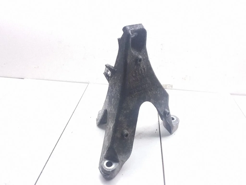 Engine mounting bracket – Audi A4 S4 B7 8E 8H (2005-2008)