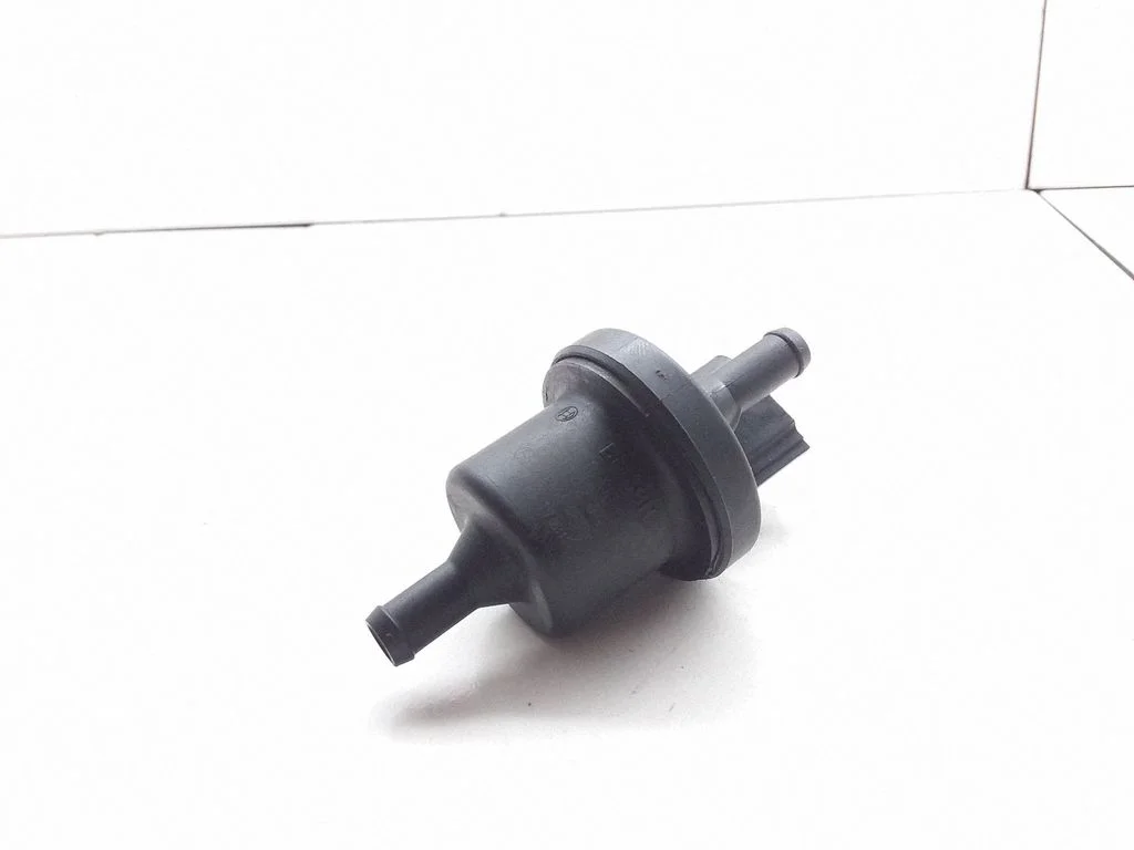Engine mount vacuum valve