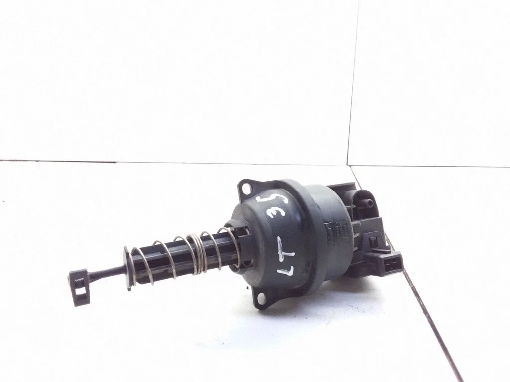 Engine mount vacuum valve – Volkswagen Polo III 6N 6N2 6NF (1995-2001)