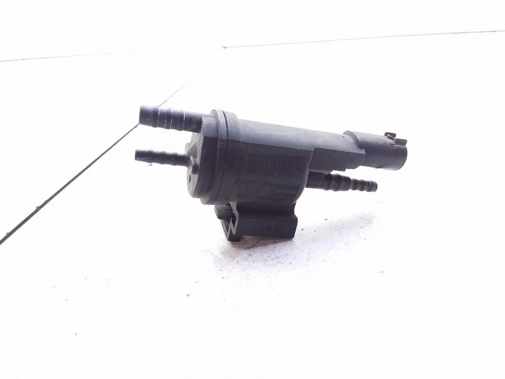 Engine mount vacuum valve – Mercedes-Benz E-Class W210 (1995-2002)
