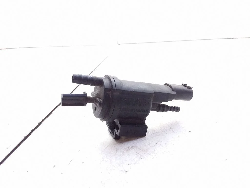 Engine mount vacuum valve – Mercedes-Benz E-Class W210 (1995-2002)