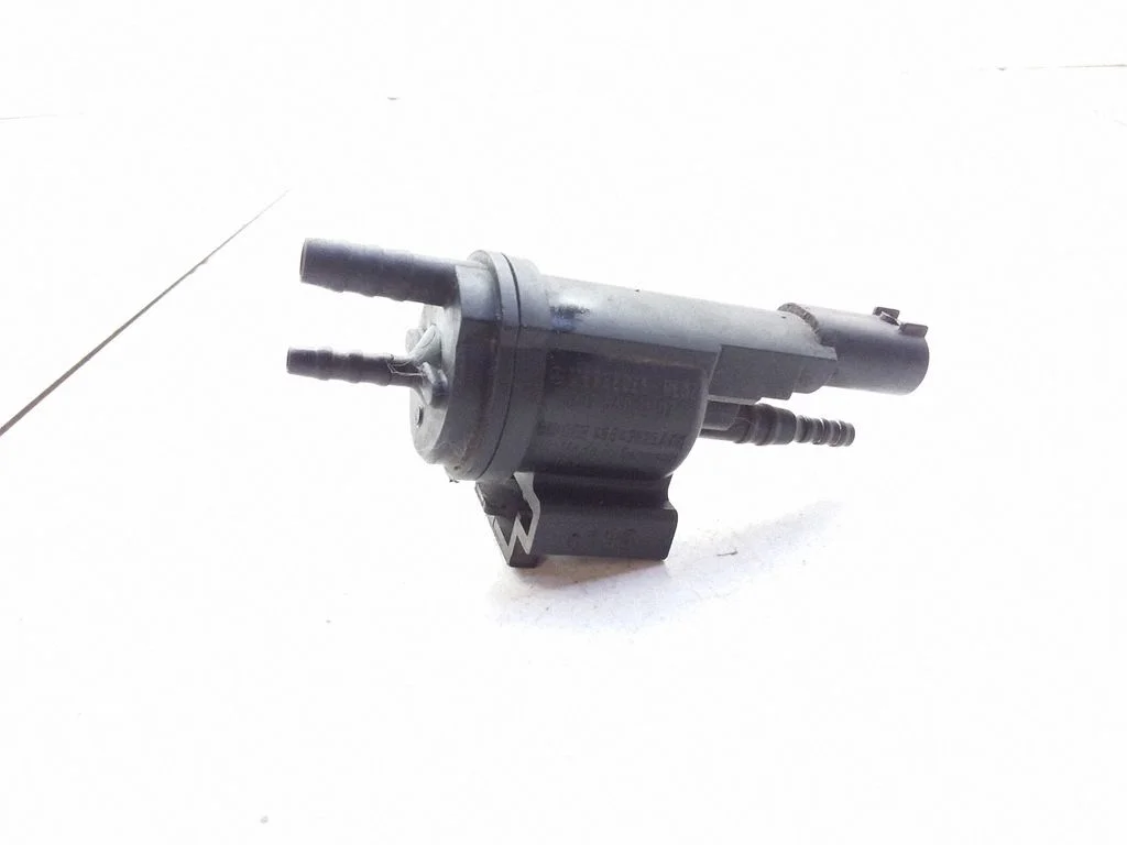Engine mount vacuum valve – Mercedes-Benz E-Class W210 (1995-2002)