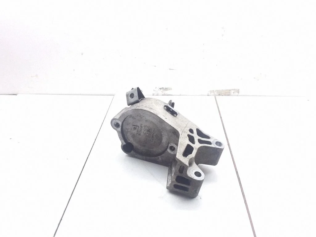 Power steering pump mounting bracket – Opel Insignia A (2008-2017)