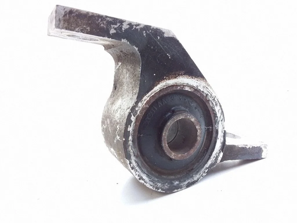 Eesmise õõtshoova puks (sailentblokk) – Subaru Legacy (1999-2003)