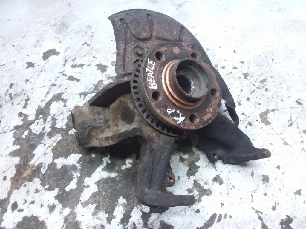Front wheel hub – left