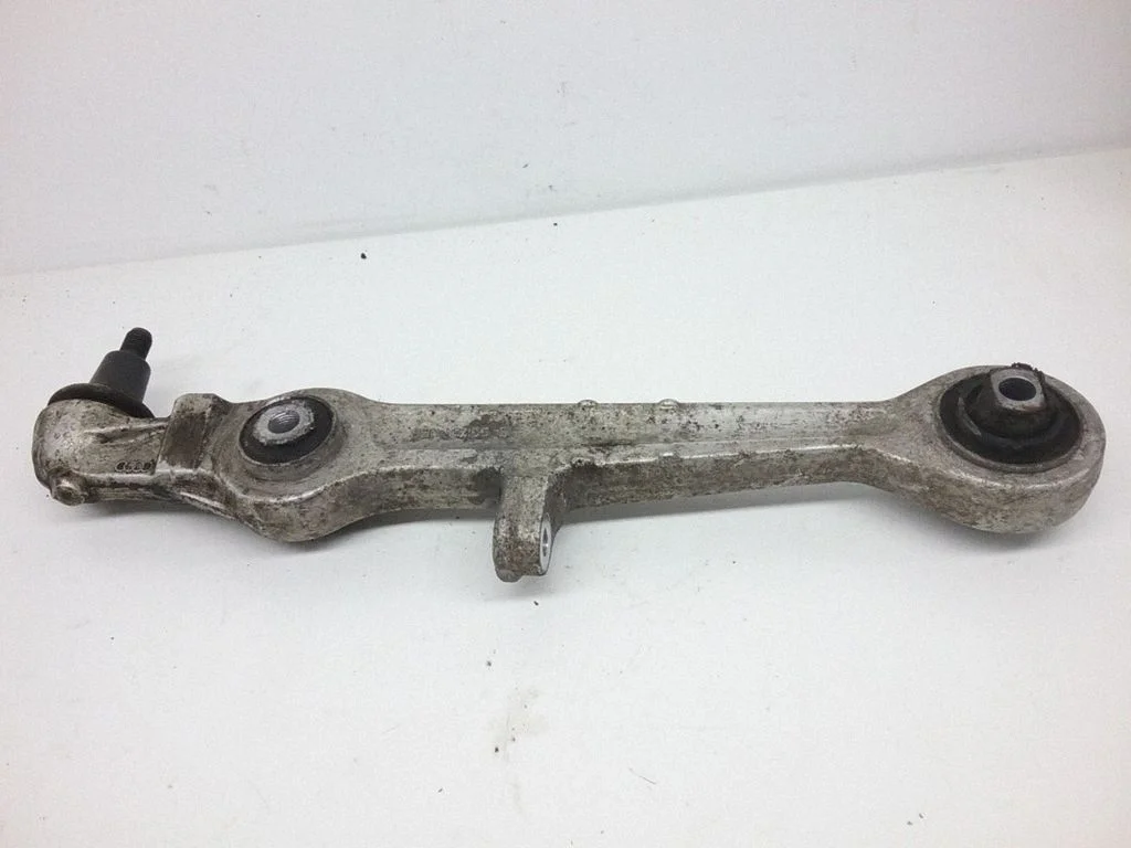 Front control arm – Volkswagen Passat B5.5 (2001-2005)