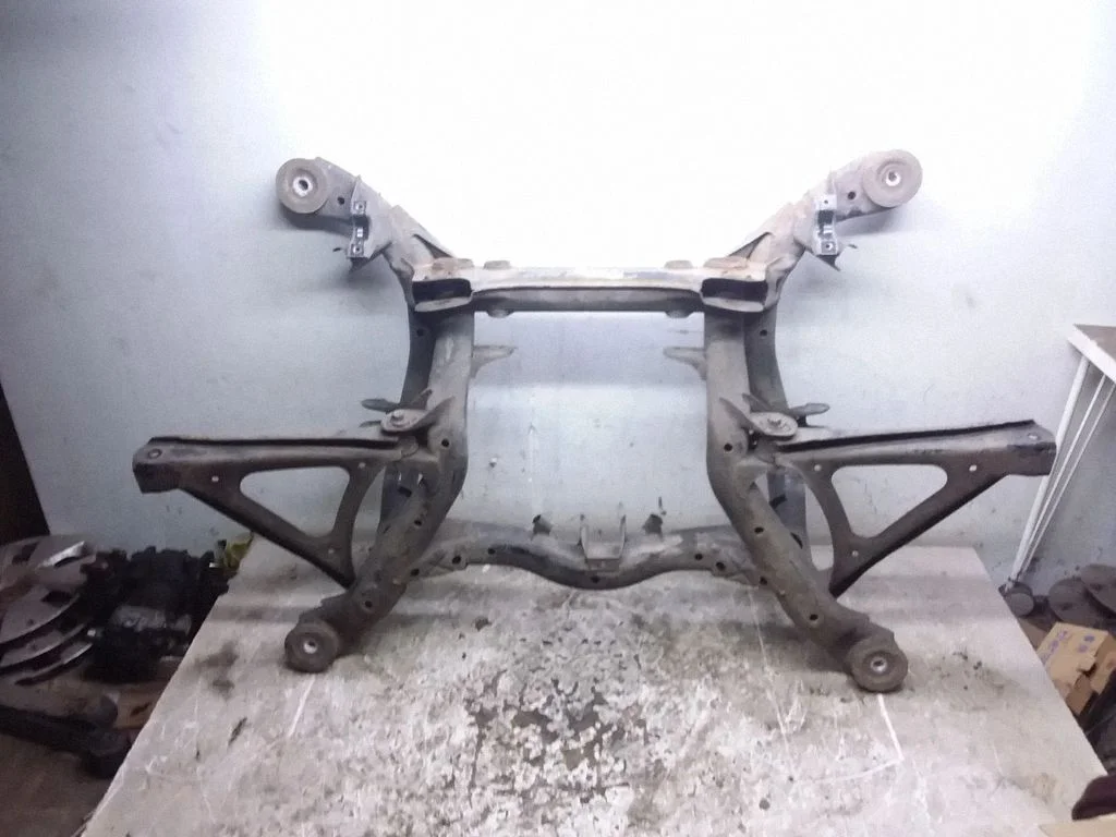 Tagumine abiraam – Volkswagen Touareg I (2002-2010)