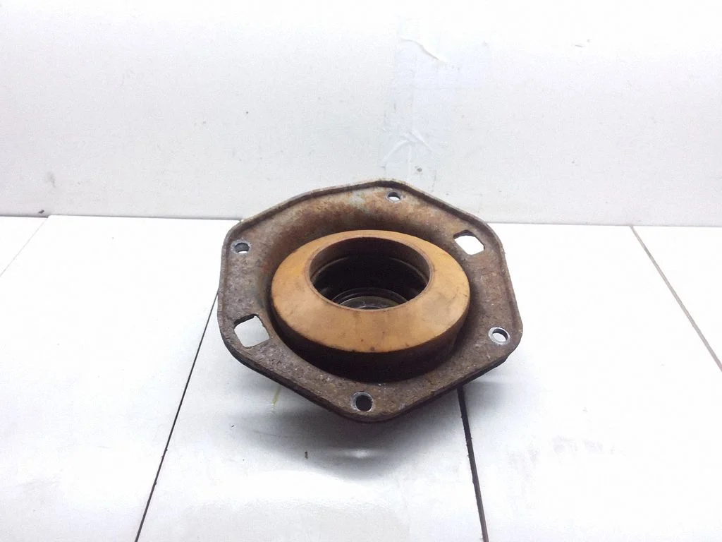Rear coil spring rubber mount – Jaguar XJ X308 (1998-2002)