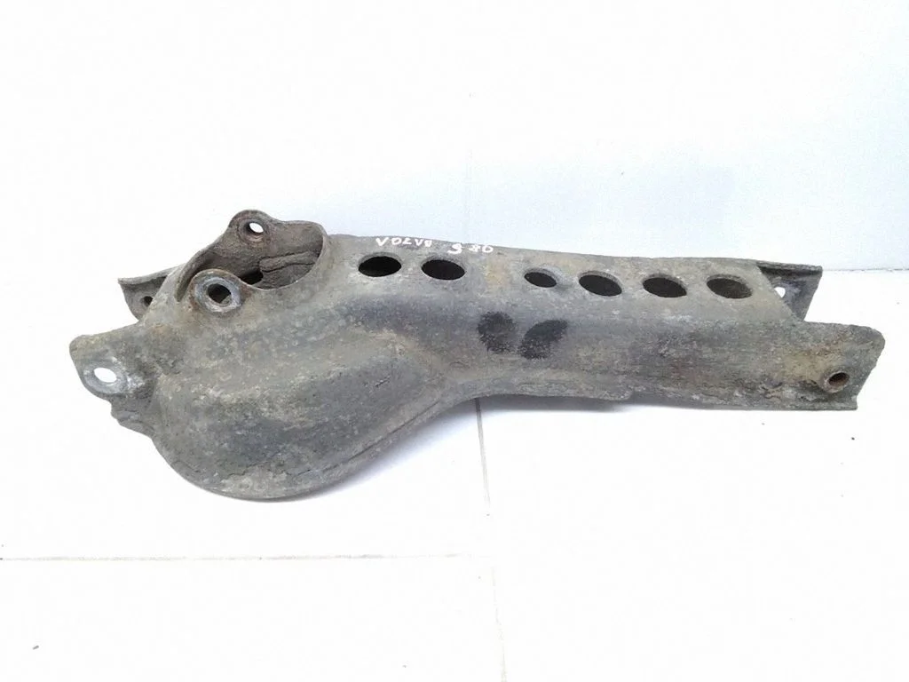 Rear control arm – Volvo S80 (1999-2003)