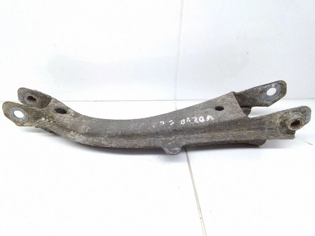 Rear control arm – Volvo S80 (1999-2003)