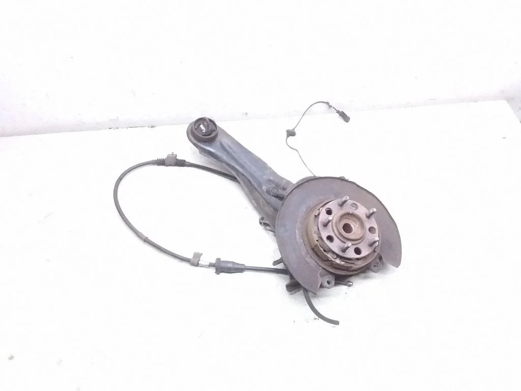 Rear wheel hub – rear right