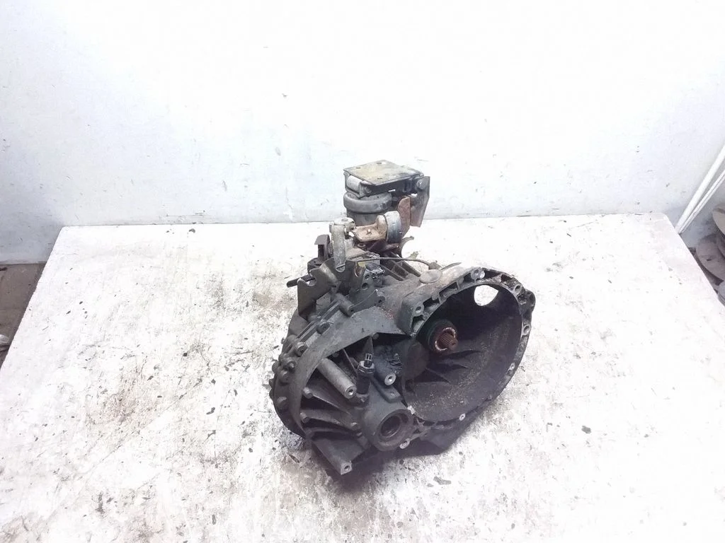 Manual 5 speed gearbox DJY006045F