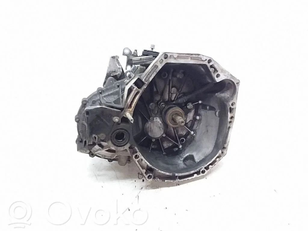 Manual 5 speed gearbox 7701700539