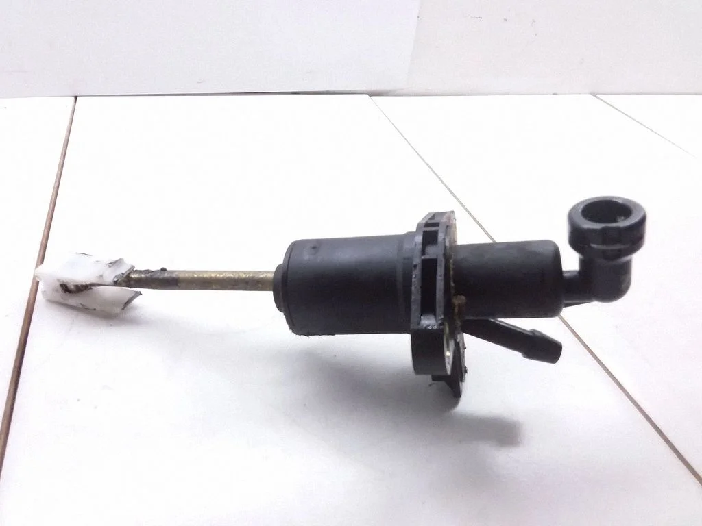 Clutch slave cylinder 131721388A