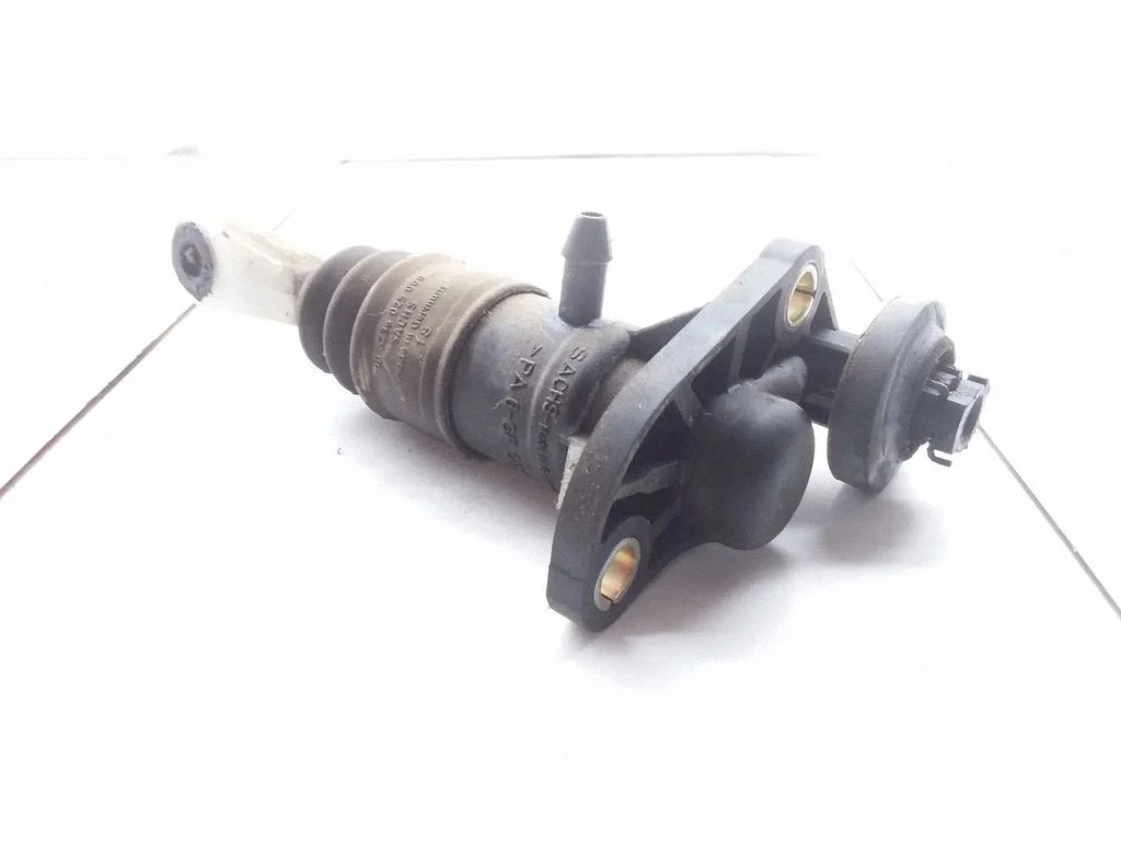Clutch master cylinder 8E1721401