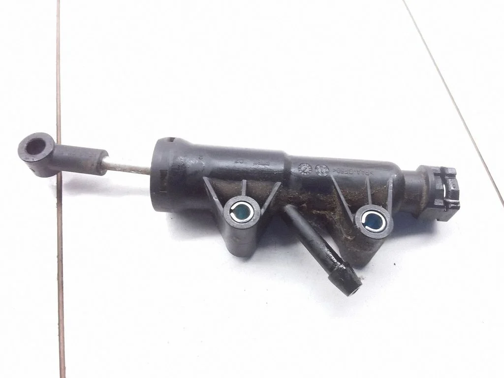 Clutch master cylinder A9062900212