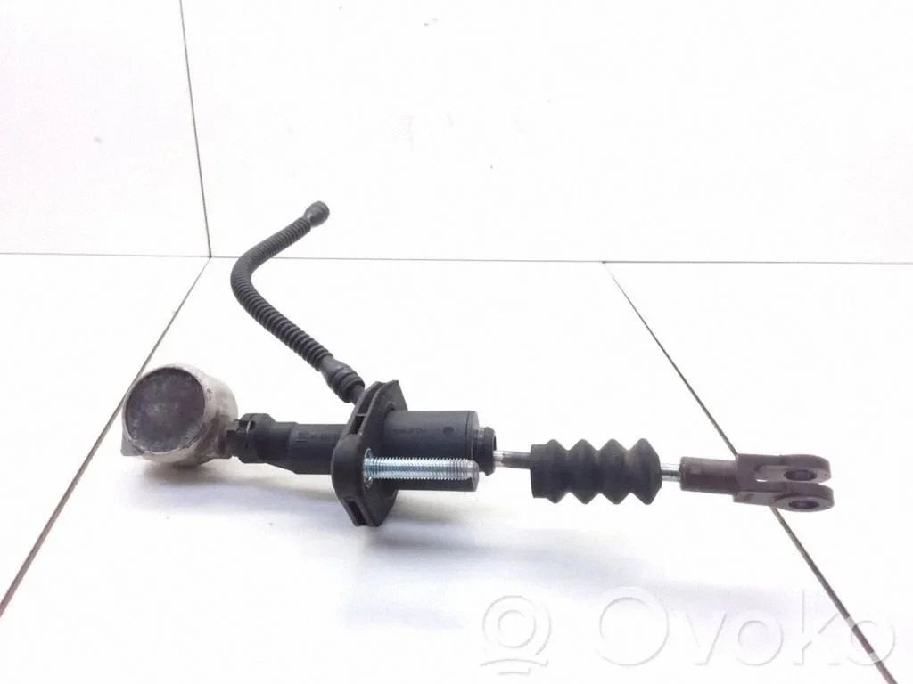 Clutch master cylinder 90523769