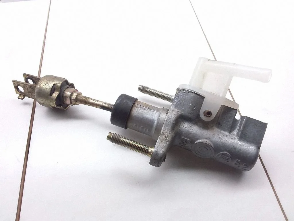 Siduri peasilinder – Toyota Corolla Verso E121 (2001-2004)