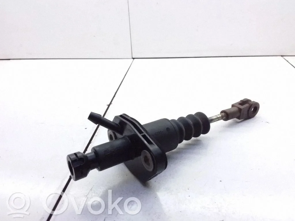 Clutch master cylinder – Opel Vectra B (1996-2002)