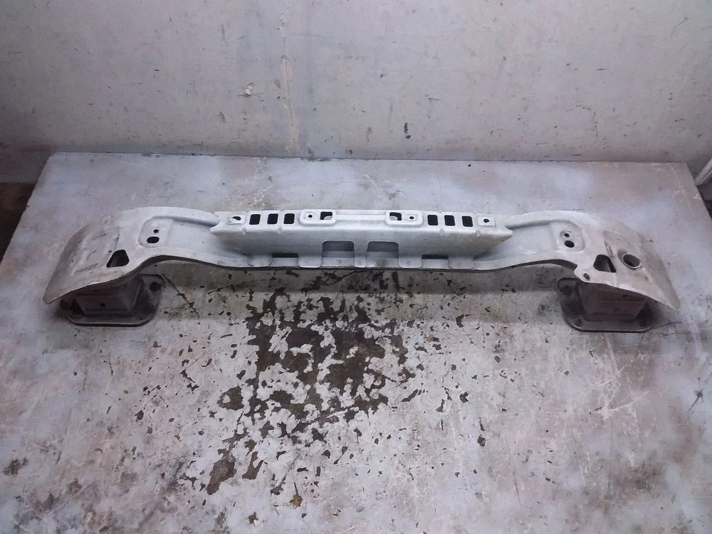 Esistange põikitala – Ford Transit Custom (2013-2023)