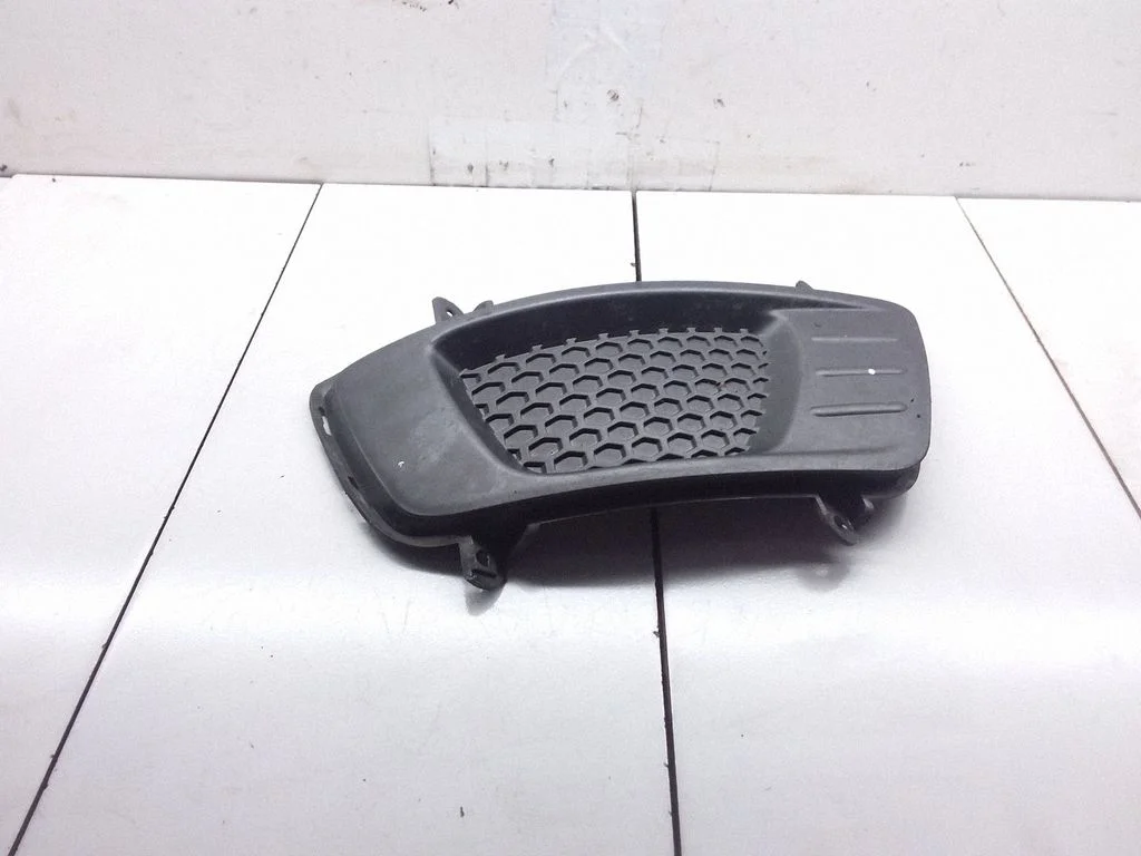 Front bumper lower grill 865181D050