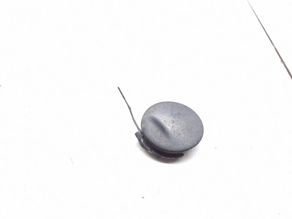 Eesmise pukseerimiskonksu kate – Opel Vectra B (1996-2002)