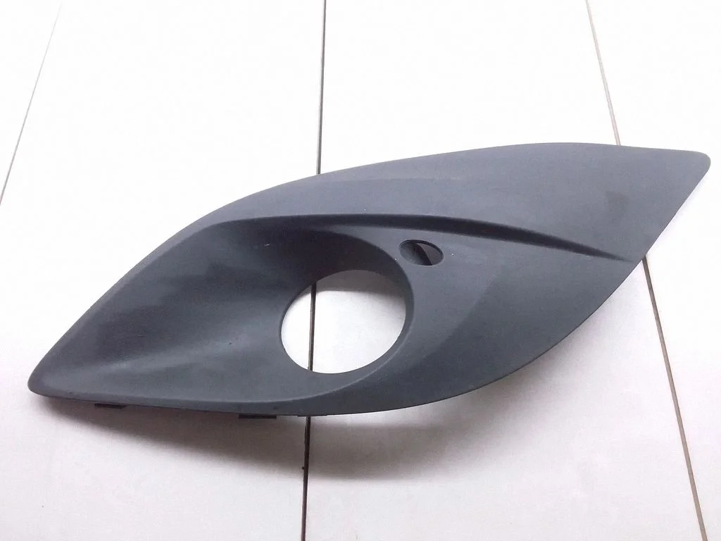 Front fog light trim/grill 13267744
