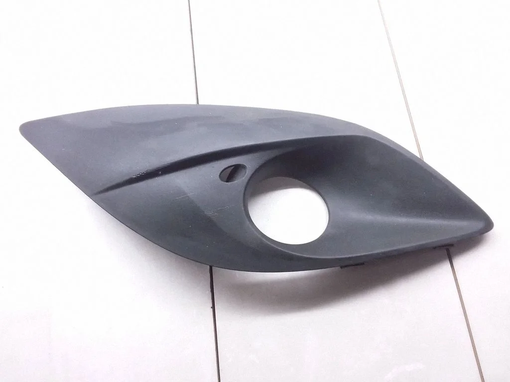 Front fog light trim/grill 13267745